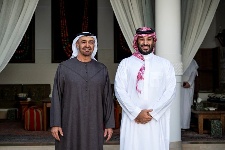 رسائل متزامنة من الرياض وأبوظبي.. هل تنهي الخلافات بين السعودية والإمارات؟ بيانات متزامنة لمسؤولين سعوديين وإماراتيين تؤكد متانة العلاقات بين الرياض وأبوظبي، بعد أشهر من خلافات حول النفط واليمن وإيران والتجارة.