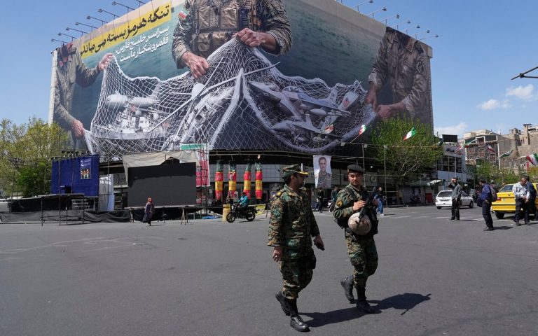 واشنطن تقصف محطة دارخوين النووية.. إيران تتهم أمريكا بـ”العدوان الوحشي” وتتوعد برد قاسٍ إيران تتهم واشنطن بانتهاك القانون الدولي بعد ضربة استهدفت منشأة نووية