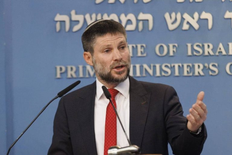 سموتريتش: استمرار الحرب الأمريكية على إيران هو “أفضل وضع” لإسرائيل دون مشاركة مباشرة.. سموتريتش يقر بأن استمرار الحرب الأميركية على إيران يخدم أهداف إسرائيل، بينما تتزايد كلفتها على الجنود الأميركيين والأسر مع ارتفاع الخسائر والإنفاق.