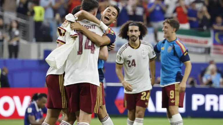 لماذا تشجع إيران إسبانيا في نهائي كأس العالم؟ السياسة تقتحم مواجهة الأرجنتين دعم إيراني لافت يرافق إسبانيا قبل نهائي المونديال أمام الأرجنتين، في موقف يتجاوز كرة القدم ويرتبط بمواقف مدريد من التصعيد الأميركي ضد طهران.