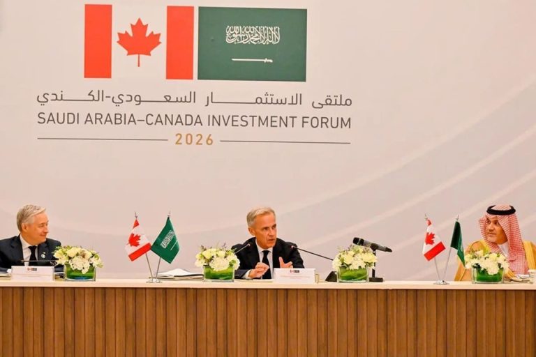 زيارة تاريخية إلى السعودية.. مارك كارني يفتح صفحة اقتصادية ودفاعية جديدة بين كندا والرياض زيارة مارك كارني إلى السعودية تفتح صفحة جديدة بعلاقات أوتاوا والرياض، مع اتفاقات بـ700 مليون دولار ومسعى كندي لتنويع الشراكات بعيداً عن واشنطن.