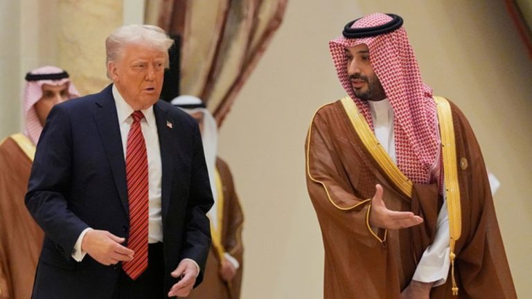 48 ساعة فقط وألغي المشروع بالكامل! عندما قال محمد بن سلمان “لا” لطائرات ترامب في سماء المملكة.. تكشف كواليس إلغاء «مشروع الحرية» في مضيق هرمز عن تصاعد الخلاف بين واشنطن والرياض بشأن إيران، ومخاوف سعودية من قرارات أميركية قد تشعل الحرب مجدداً.