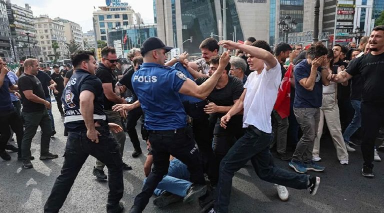 تحت غطاء حماية الحلف: كيف استغلت الداخلية التركية قمة أنقرة لتوقيف 4400 مطلوب سياسي وجنائي؟ تركيا تبدأ الإفراج عن مئات الموقوفين على خلفية احتجاجات قمة الناتو في أنقرة، بعد اعتقالات واسعة طالت معارضين وإجراءات أمنية مشددة.