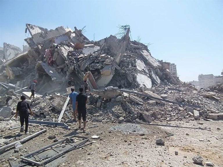يونيسف: مقتل 300 طفل في غزة خلال 300 يوم من وقف إطلاق النار واستمرار الأزمة الإنسانية يونيسف تعلن وفاة 300 طفل في غزة خلال 300 يوم من وقف إطلاق النار، وسط استمرار الهجمات وتعثر الإغاثة ونقص المياه والدواء والوقود الأساسية.