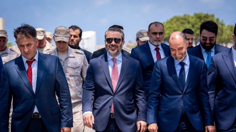 سوريا وروسيا تعيدان ترتيب وجود موسكو العسكري على الساحل السوري.. ما مصير حميميم وطرطوس؟ اتفاق سوري روسي يعيد لدمشق إدارة مرافق مدنية في طرطوس وحميميم، ويحوّل المواقع العسكرية الروسية إلى مراكز تدريب مشتركة خلال ثلاثة أشهر.