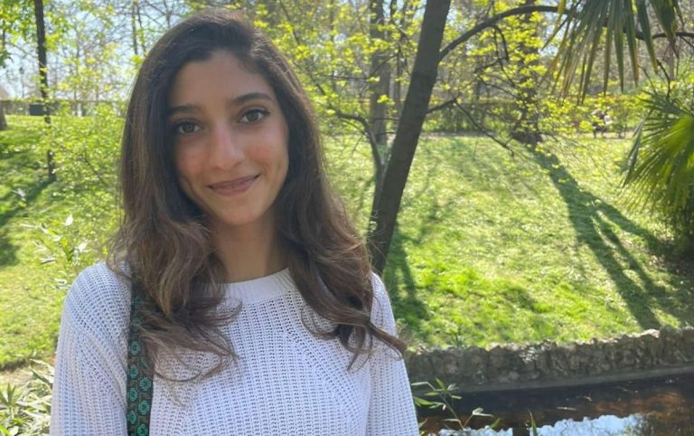 أكثر من 40 نائباً أمريكياً يضغطون على روبيو لإنقاذ طالبة أمريكية محتجزة في إسرائيل يضغط أكثر من 40 نائباً أميركياً على ماركو روبيو للتدخل في قضية سما صافي، طالبة بيرزيت المحتجزة إسرائيلياً بلا تهمة وسط تدهور صحي ومخاوف من صفقة إقرار.