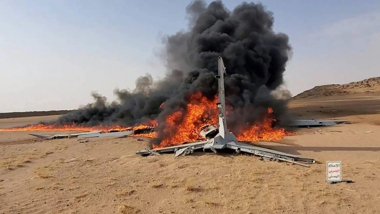 حريق في مصفاة أرامكو بجازان والحوثيون يعلنون استهدافها بطائرة مسيّرة اندلع حريق في منشأة تابعة لأرامكو بجازان وأخمد دون إصابات، فيما أعلنت جماعة الحوثي استهداف المصفاة بطائرة مسيرة وسط تصاعد التوترات مع السعودية.