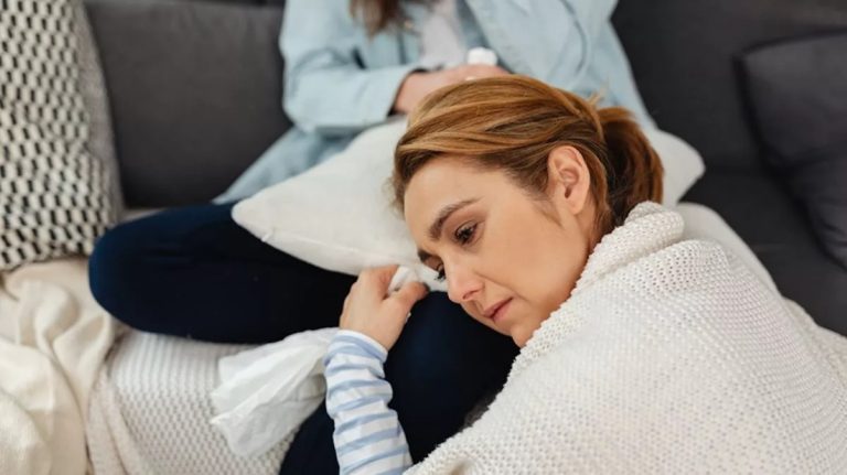 كيف تدعم صديقاً يمر بأزمة نفسية أو عاطفية؟ تعرّف إلى عبارات قد تزيد ألمه، وأخرى تساعده على الشعور بالأمان دون ضغط أو أحكام، وفق دراسات حديثة.