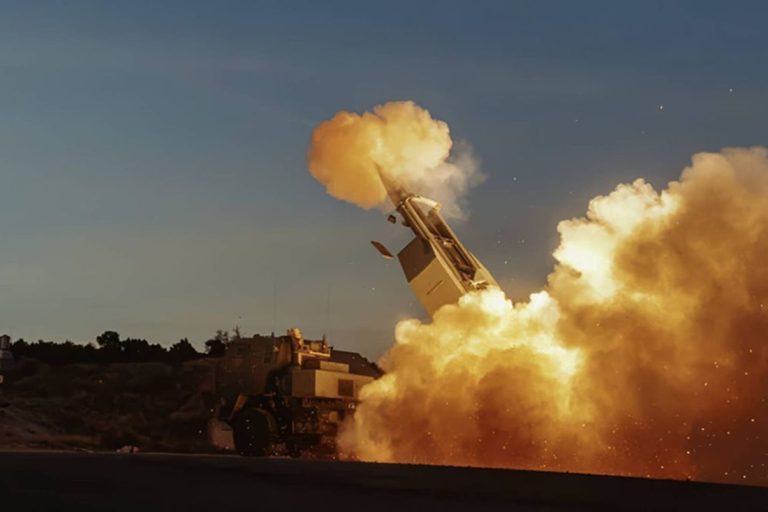 تقرير: الولايات المتحدة تستنزف ترسانتها من الصواريخ الدقيقة بعيدة المدى في الحرب ضد إيران تثير تقارير عن تراجع مخزون واشنطن من صواريخها الدقيقة بعيدة المدى خلال حرب إيران قلقاً عسكرياً من ضعف الردع أمام روسيا والصين وخيارات ضرب أكثر خطورة.