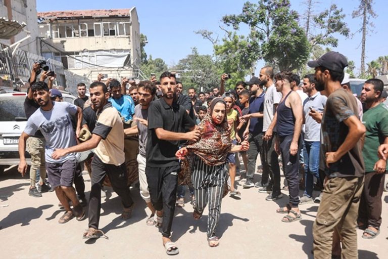 ضربة جبهة التهدئة: 9 شهداء في غارة إسرائيلية تفتح مجدداً ملف الاستهدافات داخل غزة غارات إسرائيلية تستهدف مقر الشرطة في غزة وتقتل 9 فلسطينيين، بينما تتواصل جهود الوسطاء لدفع وقف إطلاق النار الهش وسط اتهامات بتقويضه.