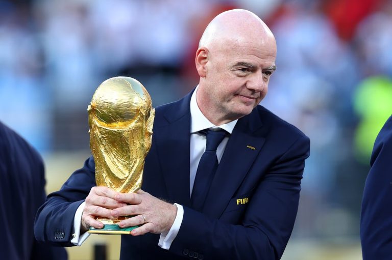 الدار البيضاء تتقدم على مدريد؟ صحيفة إسبانية تكشف كواليس الصراع على نهائي كأس العالم 2030 تحركات داخل فيفا قد تقلب سباق نهائي مونديال 2030، مع تقارير عن اتفاق محتمل يمنح الدار البيضاء أفضلية على مدريد وبرشلونة مقابل دعم إفريقي لإنفانتينو.