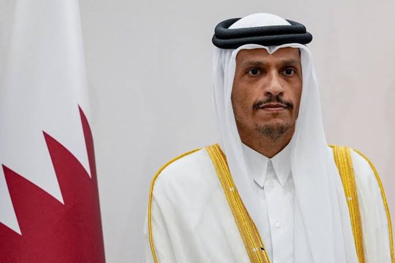 قطر ترفض تجاوز هرمز بخطوط الأنابيب.. وتدعو إلى إطار أمني مع إيران رئيس وزراء قطر يدعو إلى إطار أمني جديد يضم دول الخليج وإيران، بينما تؤكد الدوحة أهمية مضيق هرمز في أمن الطاقة.