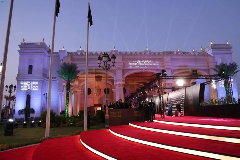 إلغاء مهرجان البحر الأحمر السينمائي.. الحرب تضرب أجندة الترفيه السعودية تأجيل الدورة السادسة من مهرجان البحر الأحمر السينمائي في جدة إلى 2027، وسط اضطرابات إقليمية أثرت في عدد من الفعاليات الدولية التي تستضيفها السعودية.