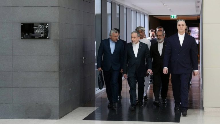 إيران تضع شروطاً جديدة أمام واشنطن قبل استئناف المفاوضات وإعادة فتح مضيق هرمز إيران تشترط تنازلات أميركية قبل العودة إلى المفاوضات