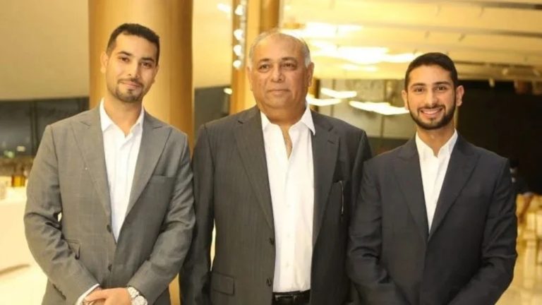محكمة دبي ترفع حظر السفر عن رجل الأعمال محمد طاهر لاخاني ونجله بعد قضية احتيال في بريطانيا محكمة دبي ترفع حظر السفر عن محمد طاهر لاخاني ونجله بعد ثبوت مسؤوليتهما عن الخداع في قضية قرض بـ45 مليون دولار، وسط مخاوف دائنين.
