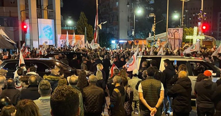 لبنان أمام موجة غلاء جديدة.. ارتفاع الوقود يضغط على الخبز والنقل والنقابات تلوّح بإضراب عام مع تضاعف أسعار الوقود في لبنان، تتفاقم أزمة المعيشة وتتصاعد مخاوف الغضب الاجتماعي، فيما تلوّح النقابات بإضراب عام للضغط على الحكومة.