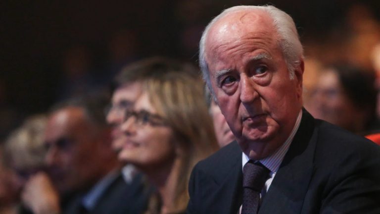 وفاة إدوار بالادور عن 97 عاماً.. رحيل رجل الدولة الذي مثّل وجهاً مختلفاً للسياسة الفرنسية رحيل إدوار بالادور عن 97 عاماً يعيد إلى الواجهة مسيرة رئيس وزراء فرنسا الأسبق، ورمز الاعتدال والإصلاح قبل صعود الشعبوية.