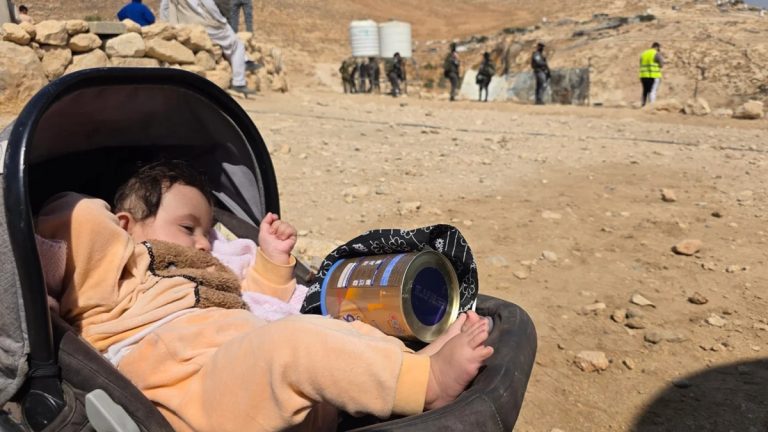 هدمت القوات الإسرائيلية 24 منزلاً في جنبة بمسافر يطا، ما شرّد 176 فلسطينياً بينهم 85 طفلاً، وسط تصاعد عمليات الهدم بالضفة الغربية.