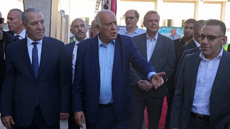 الرجوب يكشف لقاءات مع قادة حماس في تركيا ويشكك في إجراء الانتخابات الفلسطينية الرجوب يكشف لقاءات مع قادة حماس في تركيا ويشكك في إجراء الانتخابات الفلسطينية