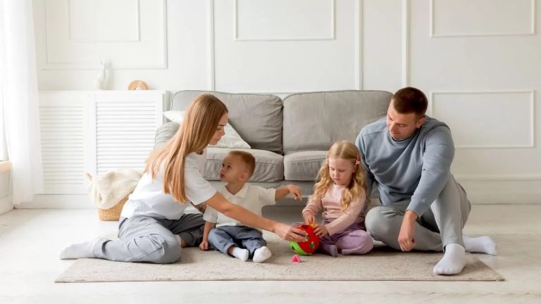 لماذا يبتعد الأبناء عن آبائهم مع تقدم العمر؟.. 11 مبرراً خفياً وراء قلة الزيارات لماذا يبتعد بعض الأبناء البالغين عن زيارة والديهم؟ تقرير يوضح 11 سبباً نفسياً واجتماعياً، من ضغوط الحياة إلى جراح الطفولة واختلاف القيم.