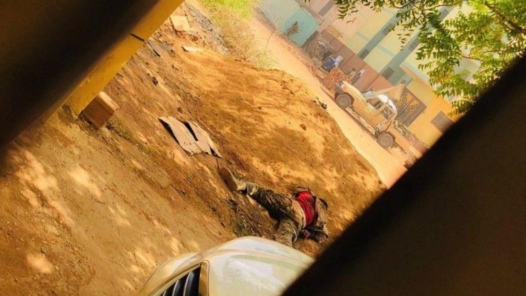 متطوعون يدفنون 600 جثة في شمال كردفان بالسودان وسط تدهور إنساني مروّع في مدينة بارا بشمال كردفان، يكشف شهود ومتطوعون عن دفن أكثر من 600 جثة وتهديدات صحية متصاعدة وسط اتهامات للدعم السريع بارتكاب مجازر.