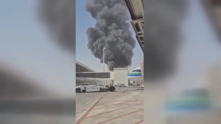 هجوم على مطار الملك خالد في الرياض يوقع قتلى ومئات الجرحى، والتحالف يتوعد برد حازم فيما يلمح ترامب إلى احتمال مشاركة واشنطن في ضرب الحوثيين.