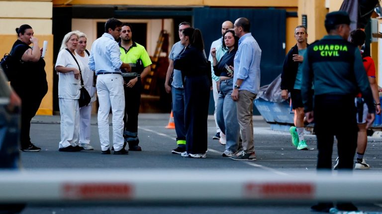 حادث قطار توليدو يطال أكثر من 40 أجنبياً من 7 دول مختلفة يكشف حادث تصادم قطارين فائقي السرعة قرب أوردا في طليطلة عن مقتل أرجنتينية وتأثر عشرات الأجانب، وسط غموض يلف مصير 24 شخصاً.