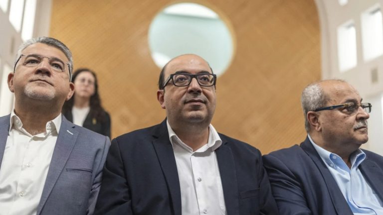 المحكمة العليا الإسرائيلية تؤيد منع سياسي فلسطيني من خوض الانتخابات بسبب مقال رأي انسحاب سامي أبو شحادة من انتخابات الكنيست بعد إشارة المحكمة العليا الإسرائيلية لتأييد منعه، على خلفية مقال كتبه عقب هجوم 7 أكتوبر، وسط جدل سياسي واسع.