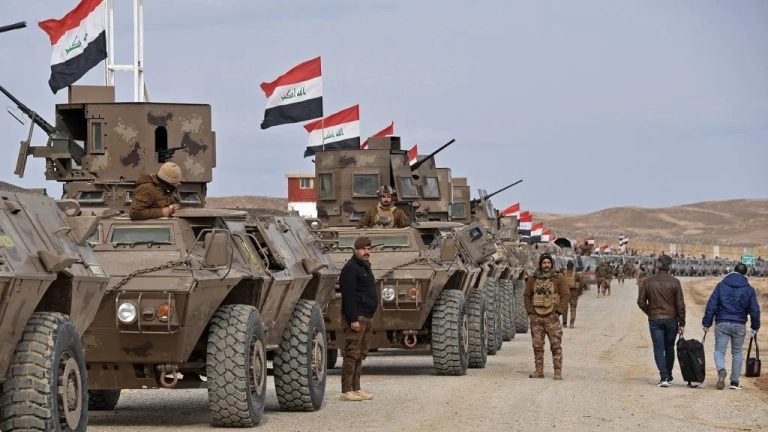 دمج وحدات مقاومة سنجار في القوات العراقية يثير خلافاً بين بغداد وأربيل، وسط ترقب لدور تركيا ومصير النازحين الإيزيديين وإعادة إعمار المنطقة.