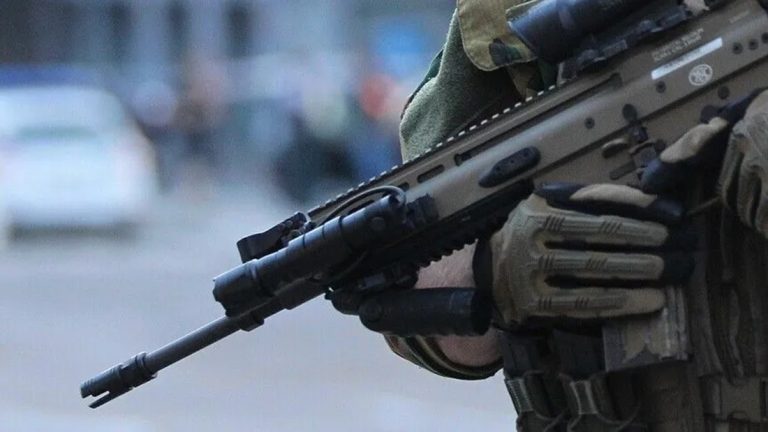 محاضر إسرائيلي متهم بالتخطيط لقتل مئات الفلسطينيين وتهجيرهم.. خطة من 72 مهاجماً لائحة اتهام في إسرائيل تكشف خطة مزعومة لمحاضر رياضيات لتجنيد خلايا مسلحة وشن هجمات على فلسطينيين لدفعهم إلى النزوح، وسط مخاوف من عنف اليمين المتطرف.