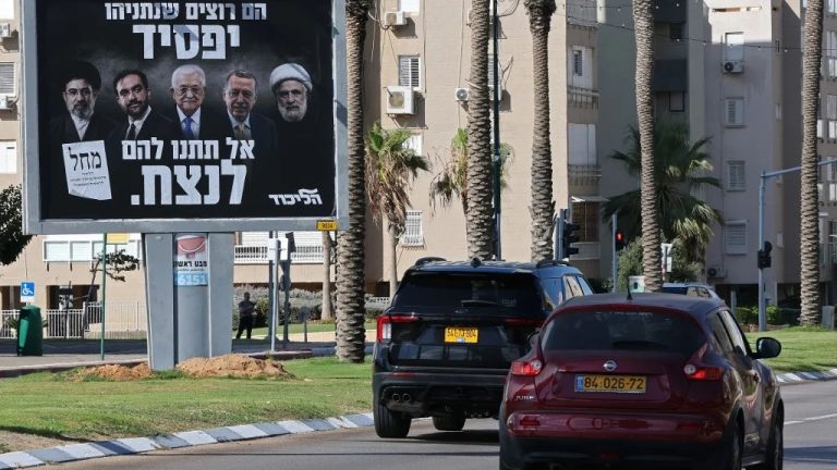 جدل في إسرائيل قبل انتخابات الكنيست بعد تقرير عن أمر لنتنياهو بشأن إيران، وسط توقعات بتراجع تمثيل النساء وعودة آلاف الإسرائيليين من الخارج للتصويت