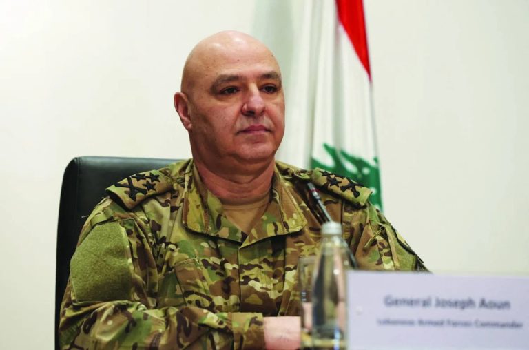 خلاف جوزيف عون وحزب الله يتصاعد.. أزمة السلاح والسيادة تهدد ما تبقى من الثقة تتعمق أزمة الثقة بين جوزيف عون وحزب الله مع تصاعد الخلاف على السلاح وقرار الحرب والسلم، وسط اتصالات محدودة لا تكفي لإعادة ترميم العلاقة.